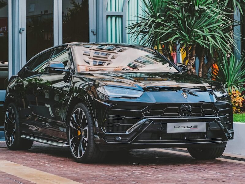 Quanto costa la lamborghini urus