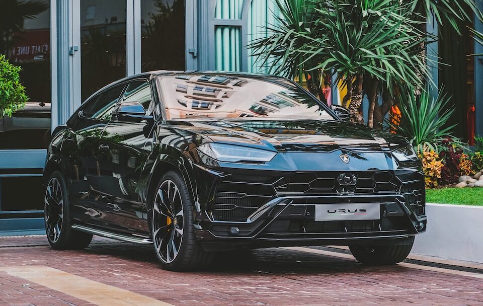 Quanto costa la lamborghini urus