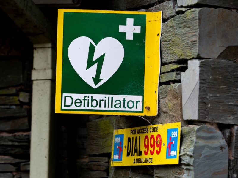 Quanto costa un defibrillatore