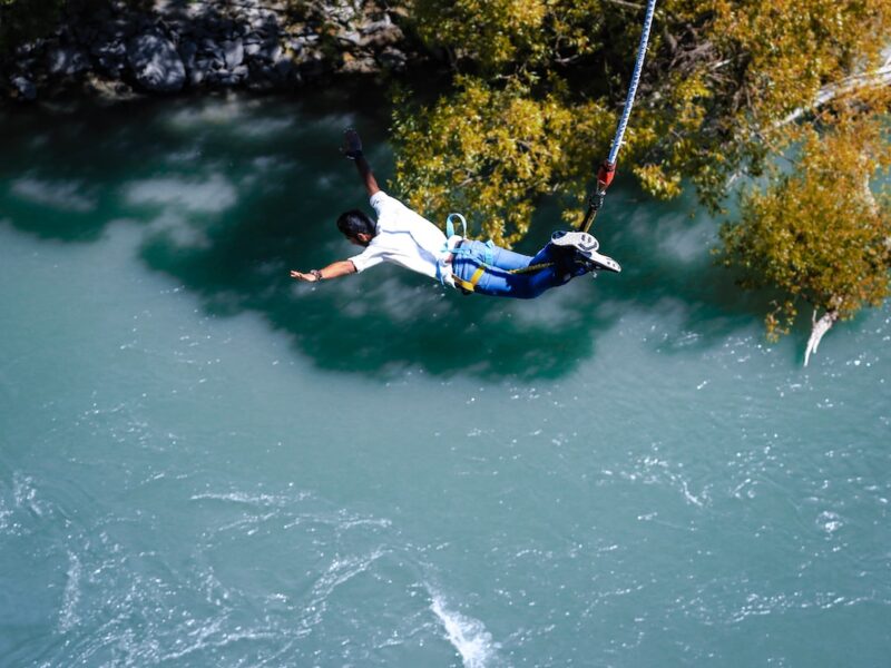 Quanto costa fare bungee jumping