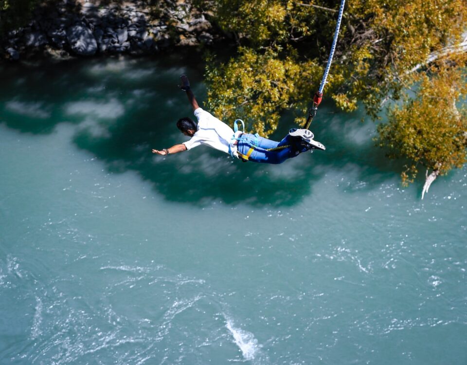 Quanto costa fare bungee jumping