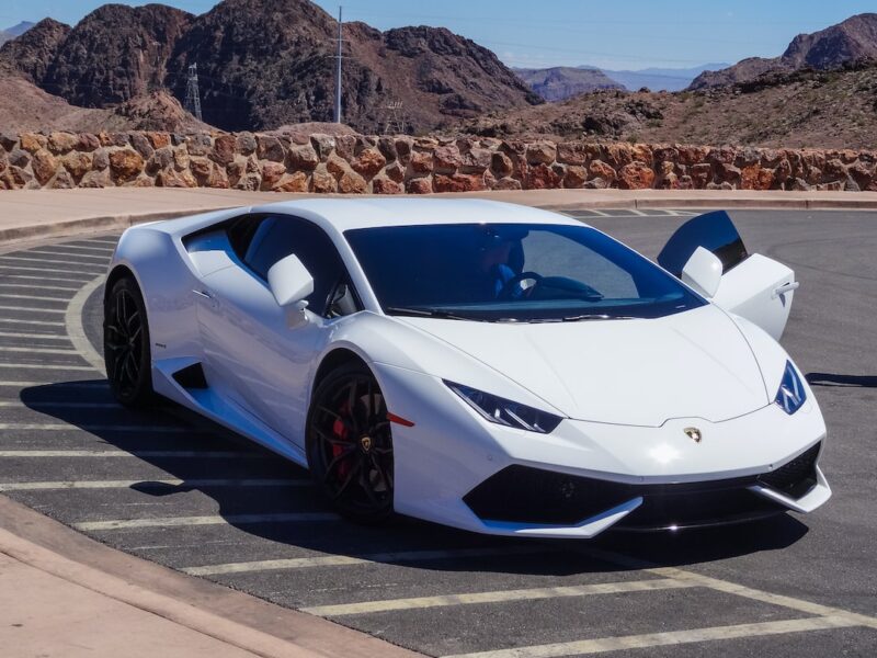 Quanto costa una lamborghini huracan